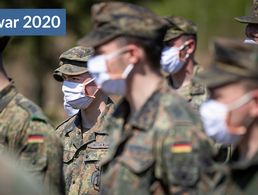 Anfangs ein gewöhnungsbedürftiger Anblick, mittlerweile fast schon Standard: Soldaten tragen Mund-Nase-Masken, um die Verbreitung des Coronavirus zu verhindern. Foto: Bundeswehr/Dorow