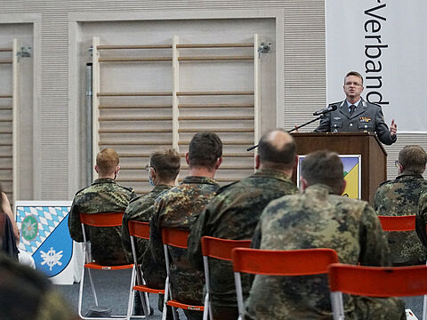 Der Bundesvorsitzende warb in seiner Rede darum, sich als Mitglied des DBwV bei der Bewältigung verbandspolitischer Herausforderungen aktiv einzubringen. Foto: Presseoffizier GebAufklBtl 230