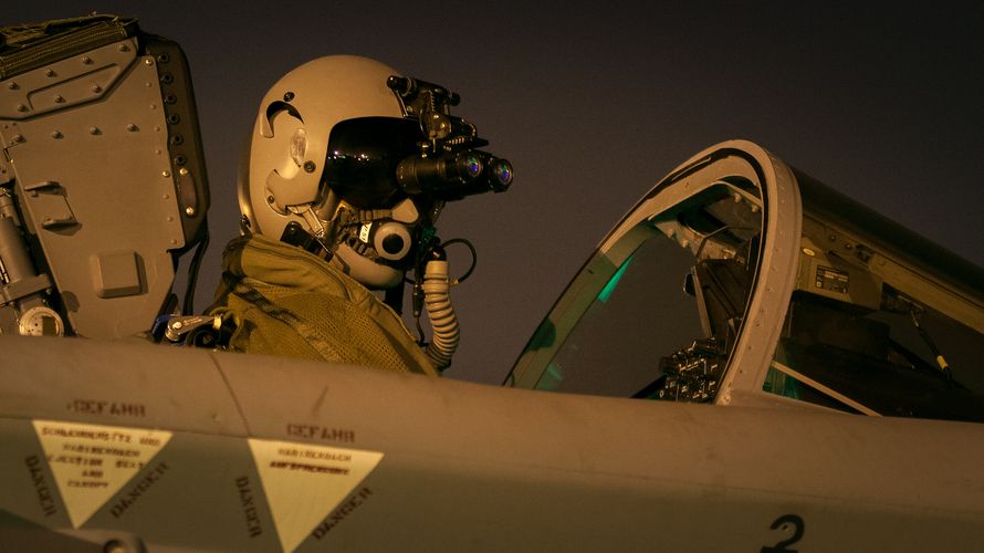 Ein Tornado-Pilot in Incirlik. Die Entscheidung über einen möglichen Abzug soll binnen 14 Tagen fallen Foto: Bundeswehr