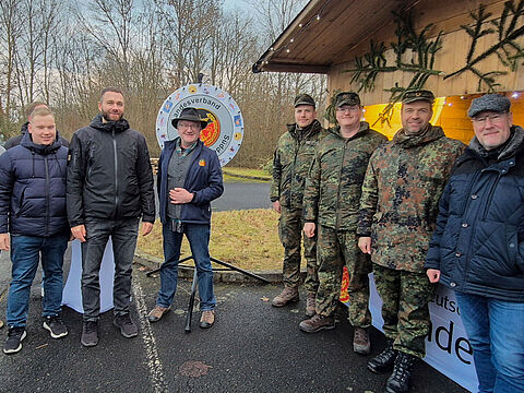 Zahlreiche Mitglieder ließen sich beim „Winterzauber“ über die Arbeit des DBwV und eine Mitgliedschaft in der Interessenvertretung beraten.  Fotos: Roland Stengl