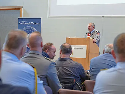 Ziel von Landesvorsitzendem Oberstleutnant a.D. Josef Rauch ist es, mit den Regionalkonferenzen die Delegierten fundiert auf die Hauptversammlung im November 2025 in Berlin vorzubereiten. Foto: DBwV/Ingo Kaminsky