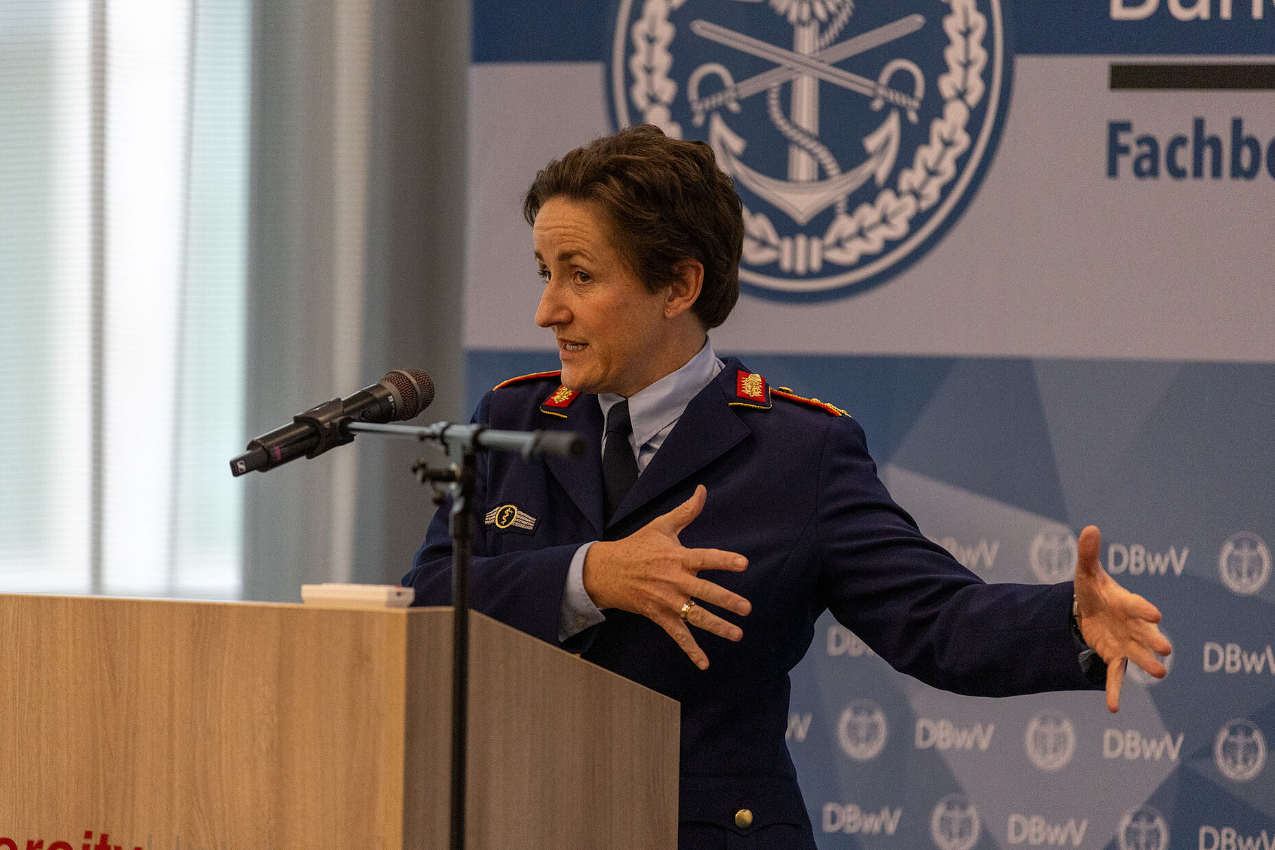 Generaloberstabsarzt Dr. Nicole Schilling, Stellvertreterin des Generalinspekteurs berichtete zu den aktuellen Themen, die den Generalinspekteur beschäftigen. Foto: DBwV/Sarina Flachsmeier