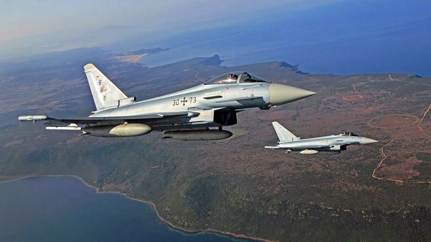 Eurofighter vom Taktischen Luftwaffengeschwader 73 Steinhoff (ehemals Jagdgeschwader 73) bei einer Übungsmission auf Sardinien. Foto: Bundeswehr/Stefan Petersen