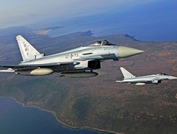 Eurofighter vom Taktischen Luftwaffengeschwader 73 Steinhoff (ehemals Jagdgeschwader 73) bei einer Übungsmission auf Sardinien. Foto: Bundeswehr/Stefan Petersen