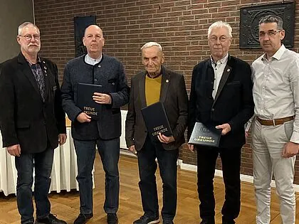 Siegfried Jäger, Stabsunteroffizier d.R. Harald Eschrich (50 Jahre), Stabsfeldwebel a.D. Wilfried Wegehoeft (60) und Hauptmann a.D. Günter Kreller (60) sowie Oliver Sekuli. Foto: DBwV