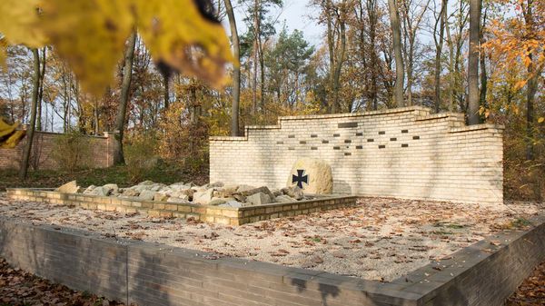 Die Ehrenhaine aus den Einsatzgebieten sind im Wald der Erinnerung in Potsdam wieder errichtet worden. Foto: DBwV/Hepner