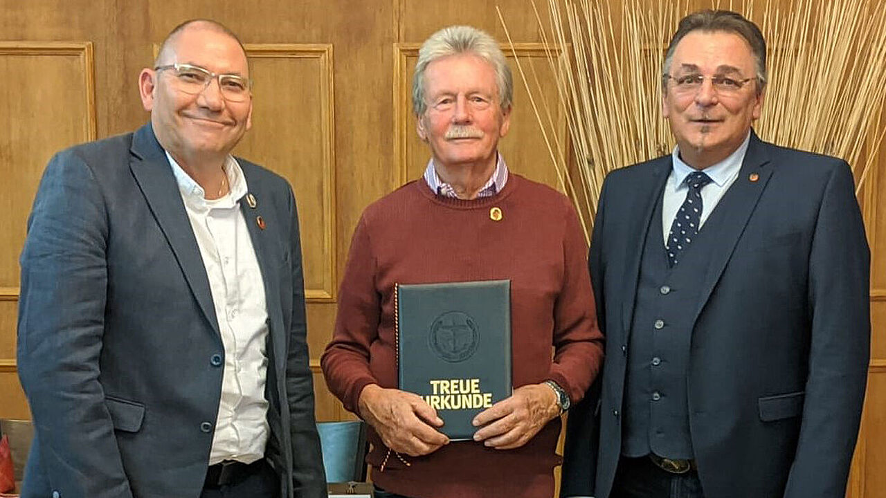 Vorsitzender Oberstabsfeldwebel a.D. Hans-Henning Runge (v. l.), Stabsfeldwebel a.D. Horst Schnirch und Bezirksvorsitzender Franz Jung. Foto: DBwV