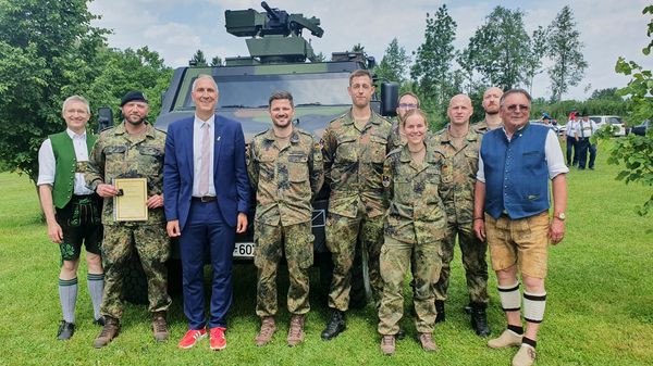 Zum ersten Nationalen Veteranentag lud Bürgermeister Johann Gschwill Soldaten und Veteranen, MdB Christoph Schmid und die Buchinger Bürger an Illasbergsee ein. Foto: DBwV