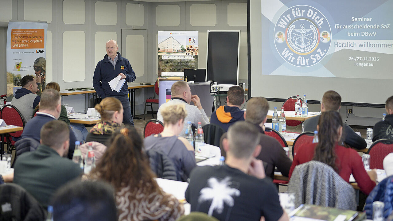 Bereit für den nächsten Schritt: 50 ausscheidende Zeitsoldaten starten im zweiten Seminar des Landesverbandes voller Zuversicht in ihre neue Zukunft – begleitet von Oberstabsfeldwebel a.D. Jürgen Schreier. Foto: Ingo Kaminsky