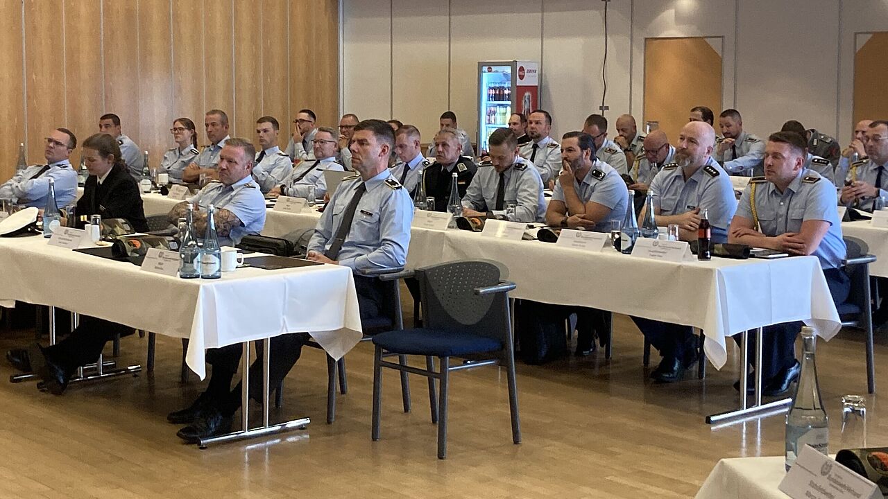 Kompaniechefs und Kompaniefeldwebel bei der diesjährigen Tagung in Lünen  Foto: Roland Sippmann
