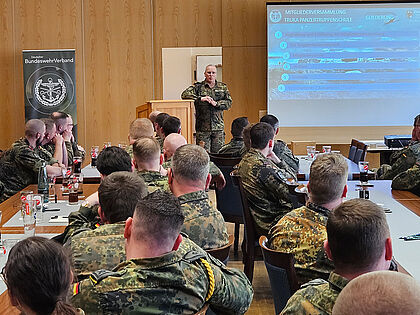 Brigadegeneral Jörg Tölke richtete ein Grußwort an die Versammlung. Foto: LV Nord