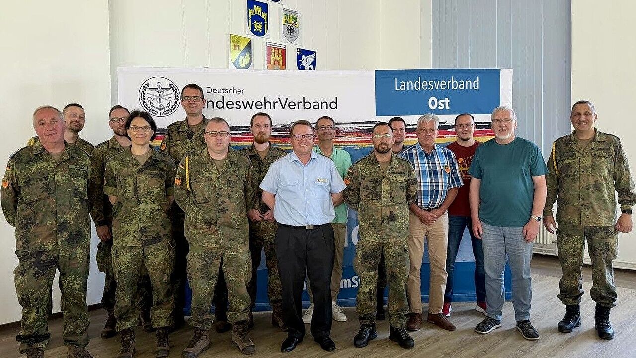 Der neue Vorstand der Standortkameradschaft Burg/Magdeburg. Foto: Thomas Hädicke