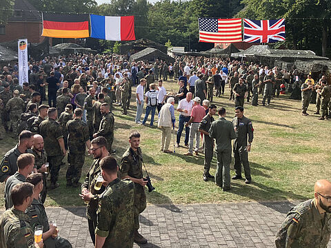 Das Biwak in Wunstorf zog zahlreiche Besucher an. Foto: LV Nord