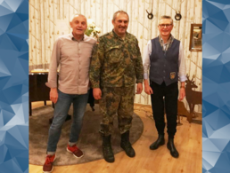 Vorsitzender Erwin Vohrer (r.) mit Stellvertretendem Landesvorsitzenden Oberstleutnant Josef Rauch (M.) und dem stellvertretenden Kameradschaftsvorsitzenden Peter Hoffmann. Fotos: Winfried Riedinger
