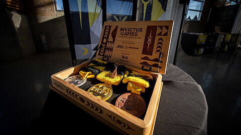 Die Medaillen liegen bereit. Am Samstag, 08. Februar, werden die Invictus Games in Kanda eröffnet. Foto: picture alliance/ZUMAPRESS.com/Ethan Cairns