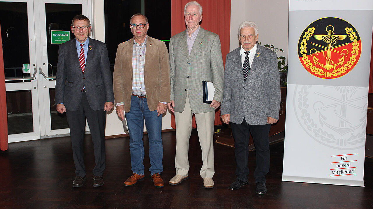 OTL a.D. Manfred Lidl, OTL a.D. Heinrich Wilheine, KpL a.D. Gerd Karpenstein und OFw d.R. Manfred Stüdemann (v.l.) Foto: DBwV
