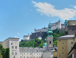 Während der Stadtführung von vielen Plätzen der Altstadt einsehbar war die über Salzburg thronende Burg. Foto: KERH Berchtesgadener Land