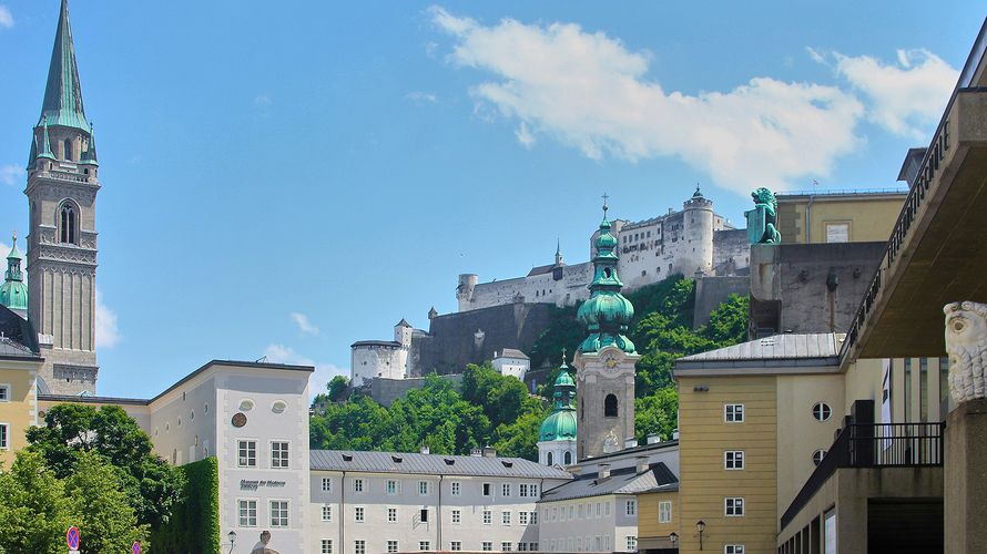 Während der Stadtführung von vielen Plätzen der Altstadt einsehbar war die über Salzburg thronende Burg. Foto: KERH Berchtesgadener Land