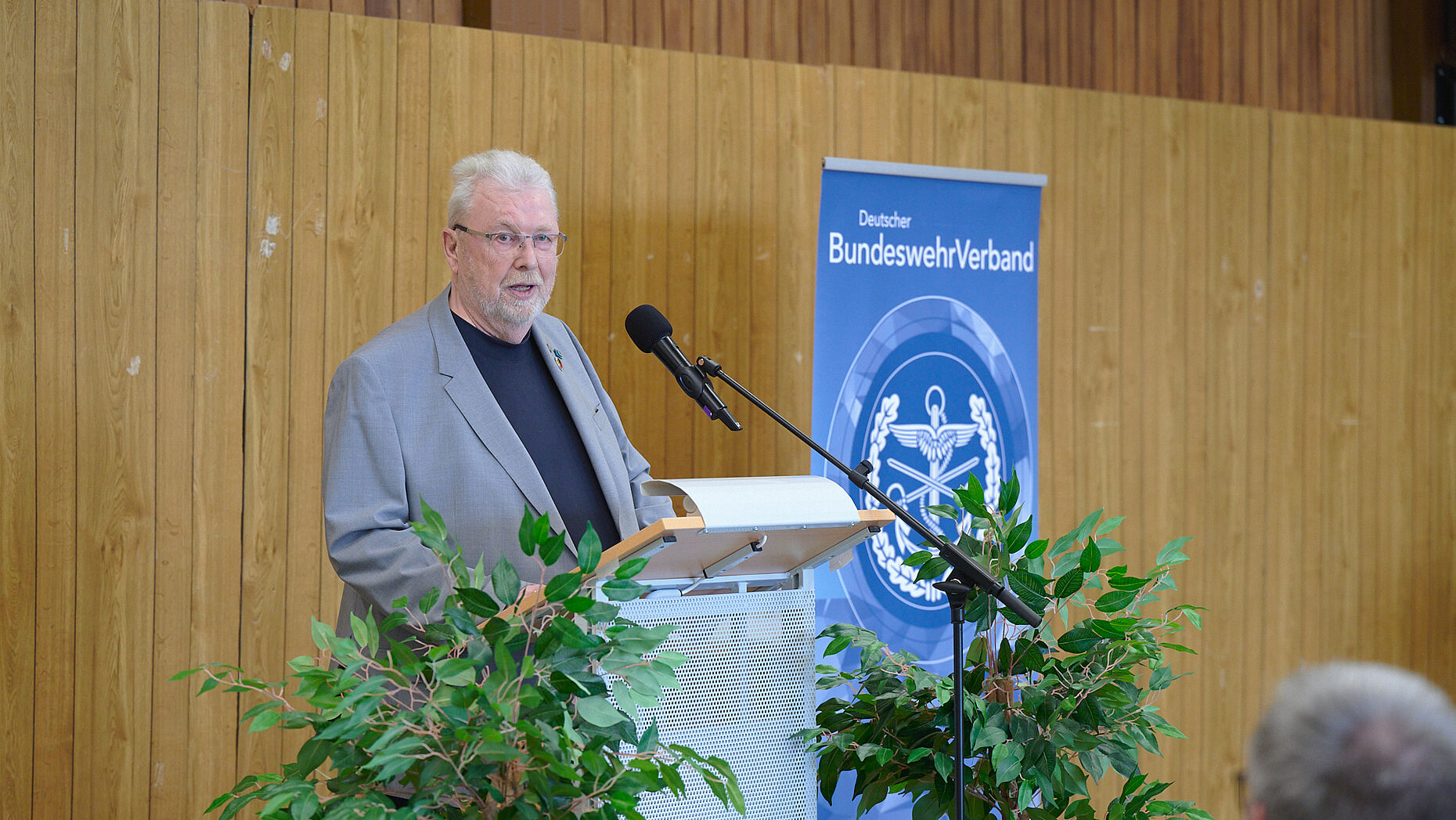 Vorsitzender Feldwebel d.R. Siegbert Schneider blickte in seiner Begrüßung auf die Erfolgsgeschichte der Kameradschaft. Foto: DBwV/ik