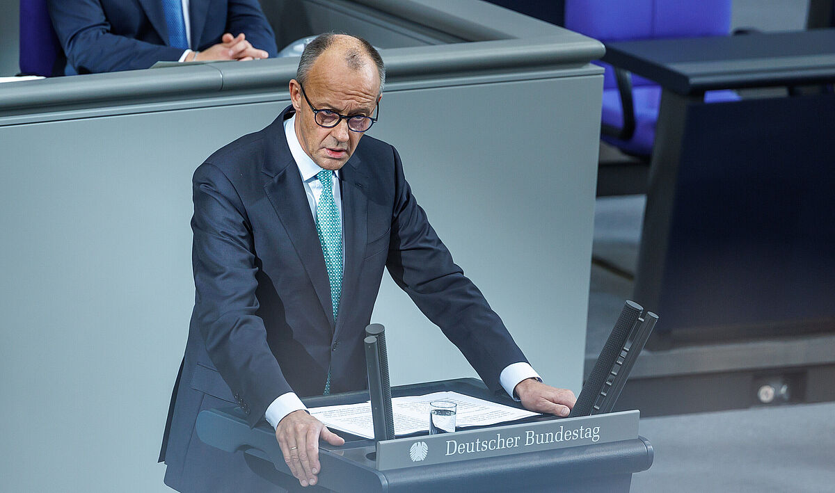 Bundeskanzler Friedrich Merz (CDU) warnte in seiner Regierungserklärung davor, das Thema Gerechtigkeit gegen Sicherheit auszuspielen. Foto: picture alliance/Andreas Gora