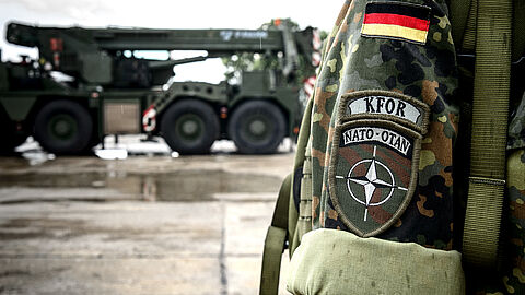 Die Abgeorneten des Bundestages stimmen bei den Einsätzen Eufor Althea und KFOR für eine Verlängerung. Foto: picture alliance/dpa/Sina Schuldt