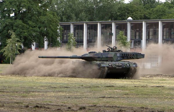 Durch notwendige Umrüstungen ergibt sich beim Kampfpanzer Leopard 2 in den kommenden Jahren eine "Verfügbarkeitsdelle". Foto: DBwV/Gunnar Kruse