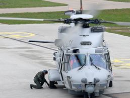 Der Marinehubschrauber "Sea Lion" wurde am 24. Oktober an die Bundeswehr übergeben. Wegen gravierender Mängel wird der Anflugbetrieb verschoben. Foto: dpa