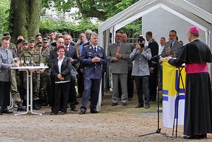 In der Garnisonkirche St.-Johannes-Basilika feierte Militärbischof Dr. Franz-Josef Overbeck anlässlich des Weltfriedenstages 2015 mit Soldaten und Soldatinnen sowie weiteren Angehörigen der Bundeswehr einen Friedensgottesdienst. Foto: KS/Doreen Bierdel