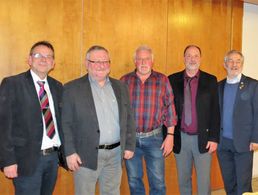Bezirksvorsitzender Harald Lott, die Geehrten Lothar Flad, Ernst Hoss, Friedmar Riedlinger sowie Vorsitzender Hendrik Rohm (v.l.) Foto: DBwV