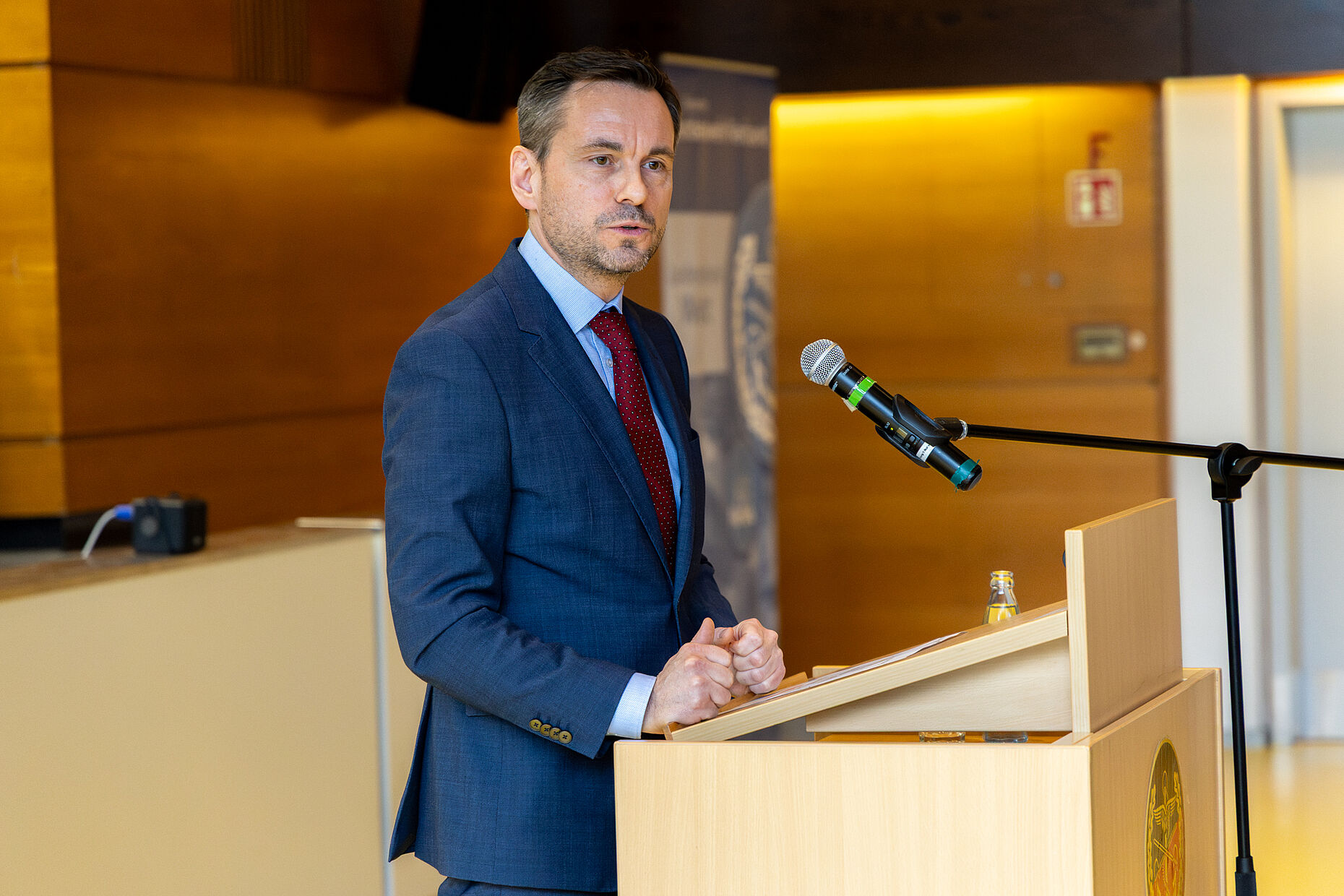 „Als Oberbürgermeister und als Bürger der Stadt habe ich die Bundeswehr immer als Partner erlebt. Wir stehen eng an ihrer Seite, kennen die Problemlagen und sagen in diesen Zeiten der Herausforderungen Begleitung und Unterstützung zu“, so Oberbürgermeister David Langner. Foto: DBwV/Sarina Flachsmeier