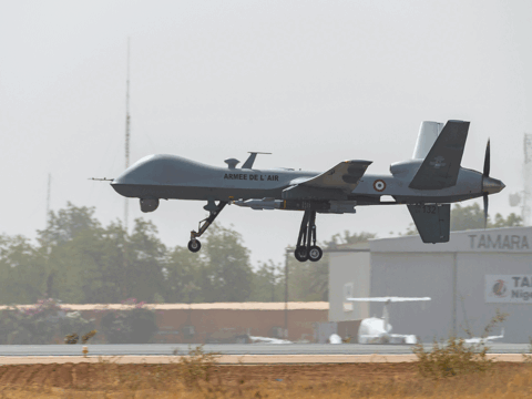 Eine MQ-9 "Reaper" der französischen Luftwaffe startet vom Flughafen Niamey in Niger. Foto: Etat-major des Armées/Armée de l`Air