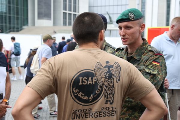 Oberstleutnant i.G. Marcel Bohnert, Stellvertreter des Bundesvorsitzendenm führte zahlreiche Gespräche mit Veteranen. Foto: DBwV/Yann Bombeke
