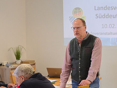 Mit seiner Info-Veranstaltung bereitete Bezirksvorsitzender Hauptmann a.D. Oliver Hartmann Mandatsträger auf die Landes- und Hauptversammlung mit dem digitalen Antragswesen vor. Foto: DBwV/IK
