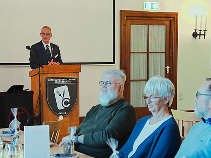 Beim traditionellen Adventskaffee der StoKa Sonthofen berichtete Vorsitzender Stefan Weyer von der 22. Hauptversammlung des DBwV. Foto: Wolfgang Kruse
