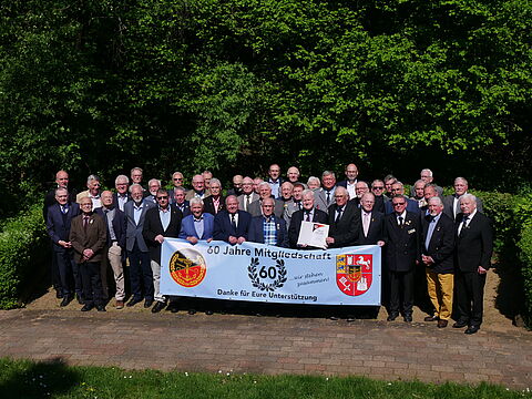 Die Geehrten mit ihren Kameradschaftsvorsitzenden und Angehörigen des Landesvorstandes. Foto: DBwV