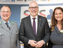 v.l.: Andreas Brandes, Thorsten Albig und Jessica Frömbgen (Foto: DBwV)