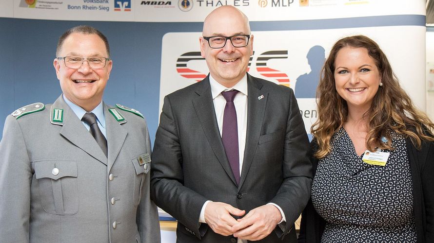 v.l.: Andreas Brandes, Thorsten Albig und Jessica Frömbgen (Foto: DBwV)