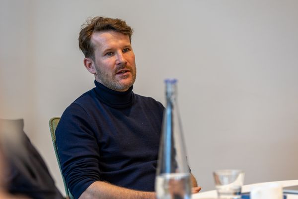 Florian Reher arbeitet für die Agentur fischerAppelt, die für die Webekampagne des Nationalen Veteranentags zuständig ist. Foto: DBwV/Sarina Flachsmeier.