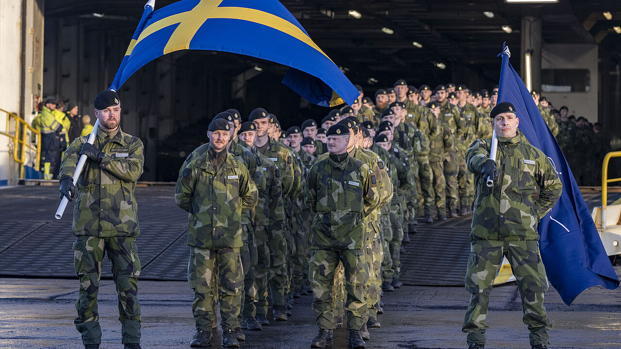 Soldaten des schwedischen Süd-Skåne-Regiments P7 bei ihrer Ankunft in Riga. Sie gehören zur multinationalen Brigade der NATO. Foto: picture alliance/TT NEWS AGENCY/Johan Nilsson/TT