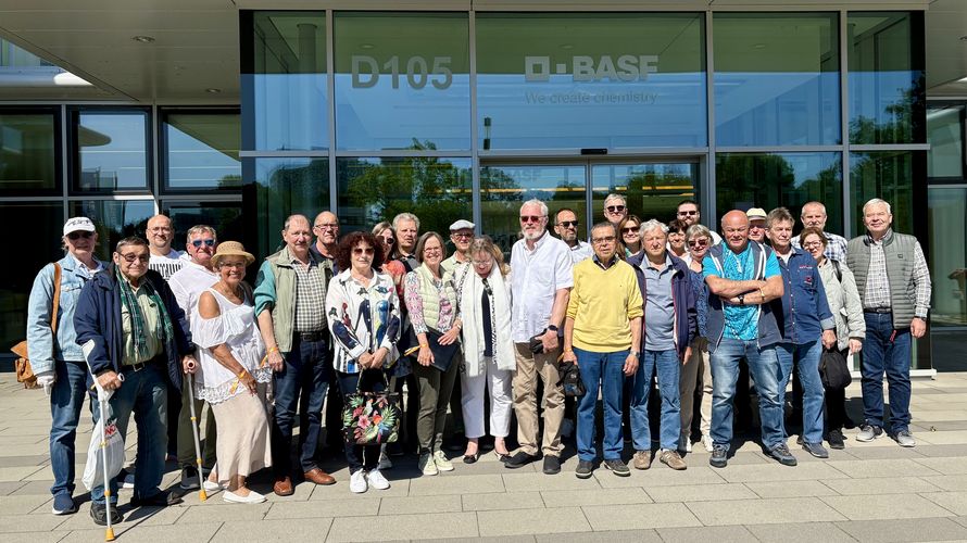 Das Vorstandsteam der Ehemaligen Wonnegau-Südhessen organisierte für seine Mitglieder einen Besuch im BASF Stammwerk. Foto: Luca Wießemer 