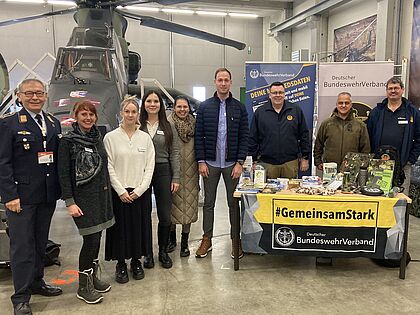 Resümee des DBwV Teams: Die Jobmesse in Fritzlar hat gezeigt, dass Soldatinnen und Soldaten auch weiterhin einen hohen Beratungsbedarf haben – und dass der DBwV dabei eine zentrale Rolle spielt. Foto: DBwV
