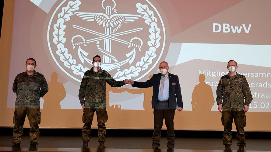 Der neue geschäftsführende Vorstand mit (v.l.n.r.) Oberfeldwebel Christian Schüler, Schriftführer, Oberstabsgefreiter Benjamin Elbeshausen, Vorsitzender, Stabsfeldwebel a.D und Oberstabsfeldwebel d.R. Frank Udo Reiche, Bezirksvorsitzender sowie Hauptmann Thomas Mantei, stellvertretender Vorsitzender. Foto: Thomas Häußermann