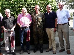 Gäste und geehrte Mitglieder: Vorsitzender ERH Albrecht Kiesner (v. l.), Walter Süß, Ferdinand Fluck, Generalmajor Kai Rohrschneider, Vorsitzender Heiko Schmidt, Karl Bammer und Stephan Krügler. Foto: Beckert