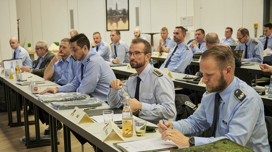 Delegierte aus 35 Kameradschaften des Bezirks Oberbayern kamen zur Tagung. Foto: DBwV/Ingo Kaminsky