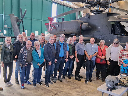 Die Mitglieder der KERH Roth erlebten in Katterbach hautnah, wie moderne Hubschraubertechnik und professionelle Ausbildung die Einsatzbereitschaft der U.S. Army prägen. Foto: Robert Wechsler
