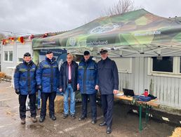 Fregattenkapitän Lars Gößing und Flottillenadmiral Sascha Helge Rackwitz, die Vorstandsmitglieder Stabsbootsmann Tim Reibstein, Stabsbootsmann a.D. Joachim Clemens und Oberstabsbootsmann a.D. Frank Schmidt sowie Fregattenkapitän Jens Tischer (Bezirksvorsitzender 1). Foto: DBwV