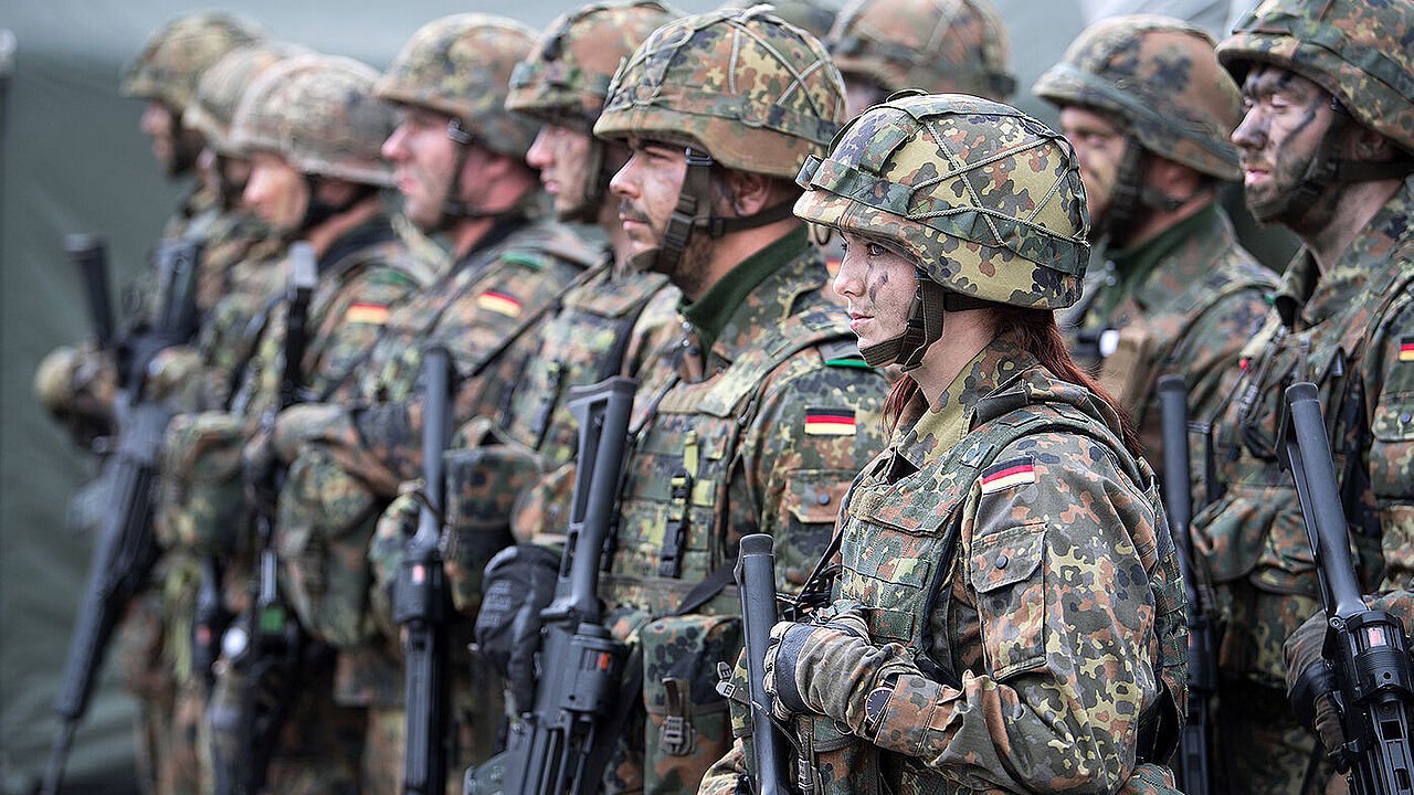 Teil der Truppe: Frauen sind in der Bundeswehr angekommen. Foto: dpa/Bernd von Jutrczenka