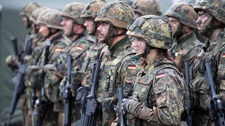 Teil der Truppe: Frauen sind in der Bundeswehr angekommen. Foto: dpa/Bernd von Jutrczenka