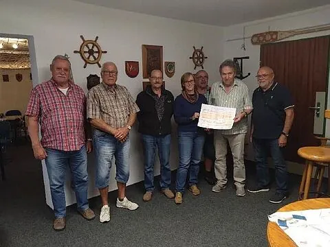 Die Kameraden der KERH  Kassel-Hofgeismar  sammelten anlässlich des Sommerfestes für einen guten Zweck, nun wurde das Spendenergebnis an Christina Günther, Leiterin des Hospiz Kassel, übergeben. Foto: KERH Kassel-Hofgeismar