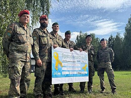 Beim „Blaulichtkaffee“ in Litauen wurden 2.100 Euro für die Soldaten- und Veteranen-Stiftung gesammelt. Foto: DBwV